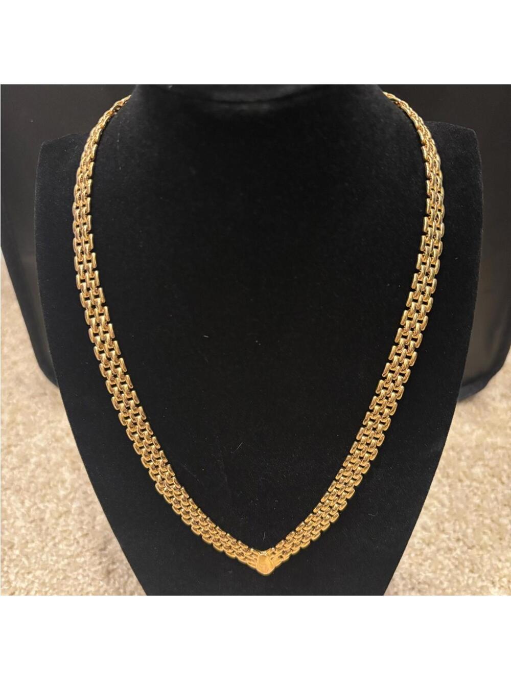 Elegant Gold Chain Necklace